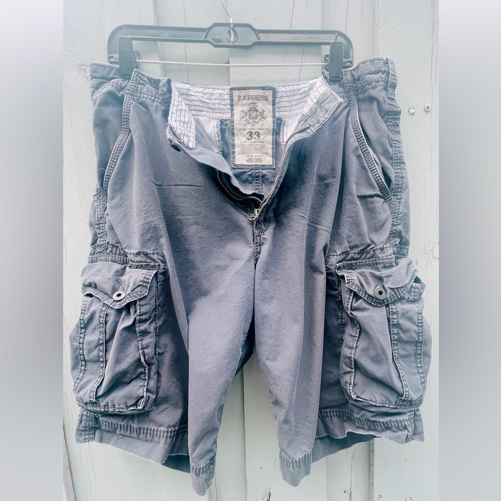 Brand name is Xpress, men’s cargo shorts, w33. In very good condition. $15
